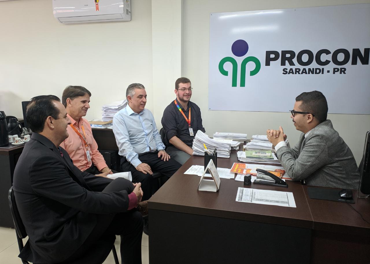 Procon Sarandi realiza reunião com representantes do Itaú Unibanco